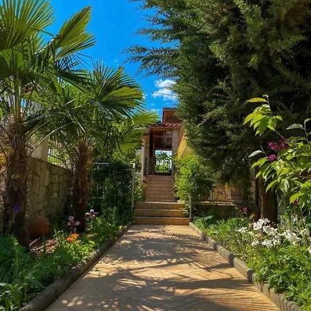 рая Къща за гости 3*